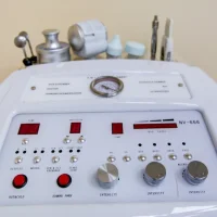 клиника инновационных медицинских технологий вектор изображение 3